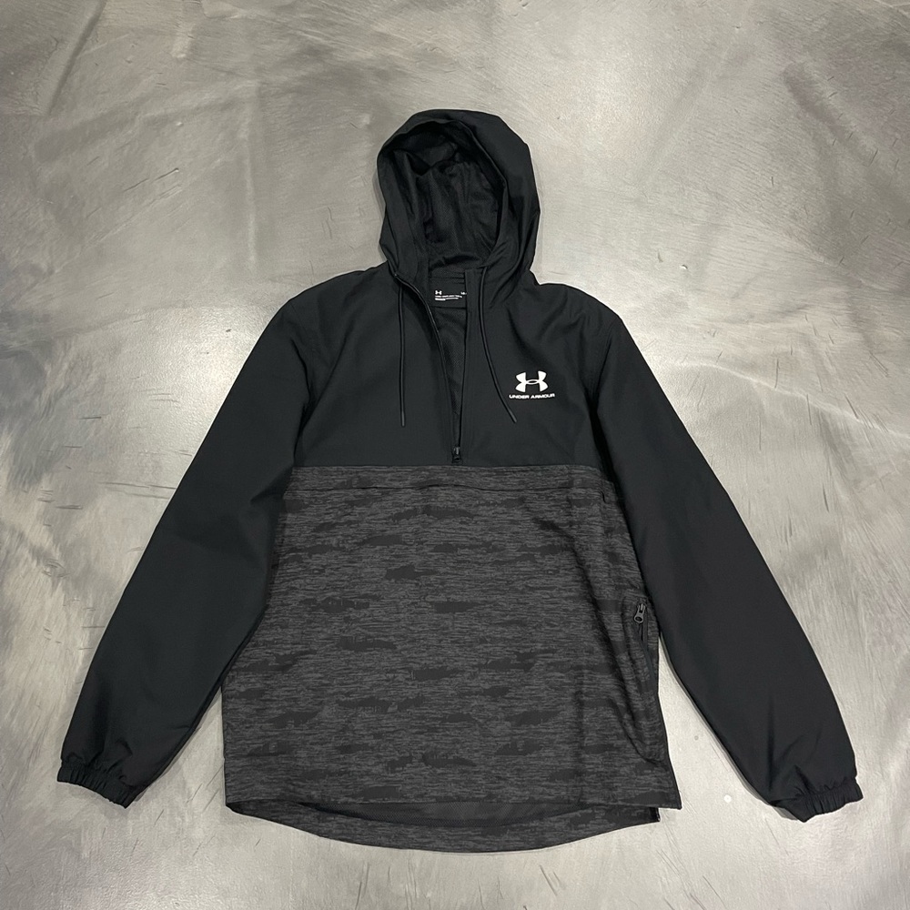 Under Armour Men's half zip windbreaker